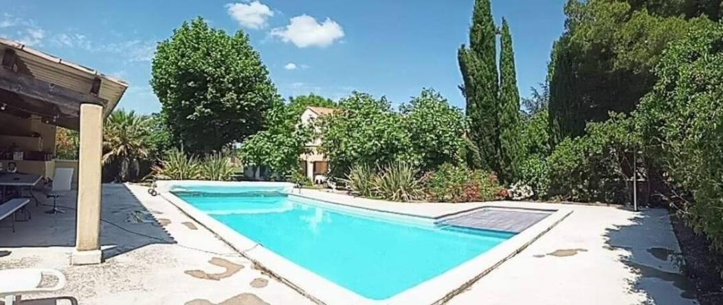 Offrez-Vous Un Sejour Dans Notre Gite A Entressen Une Grande Piscine Pour Se Rafraichir ,Un Espace De Jeux Pour Enfants Pour Des Heures De Divertissement Un Terrain De Petanque Pour Des Parties Endiablees Kültér fotó