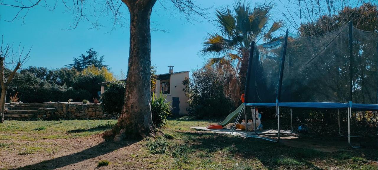 Offrez-Vous Un Sejour Dans Notre Gite A Entressen Une Grande Piscine Pour Se Rafraichir ,Un Espace De Jeux Pour Enfants Pour Des Heures De Divertissement Un Terrain De Petanque Pour Des Parties Endiablees Kültér fotó