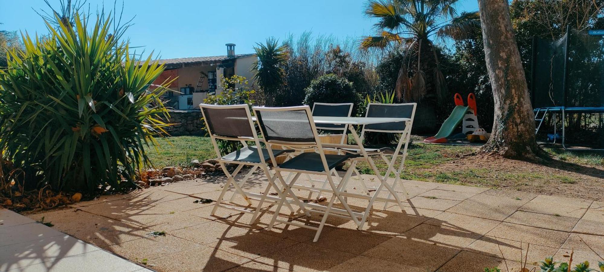 Offrez-Vous Un Sejour Dans Notre Gite A Entressen Une Grande Piscine Pour Se Rafraichir ,Un Espace De Jeux Pour Enfants Pour Des Heures De Divertissement Un Terrain De Petanque Pour Des Parties Endiablees Kültér fotó