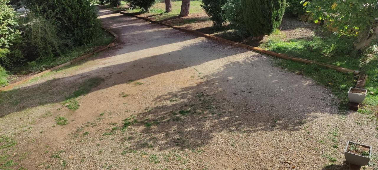 Offrez-Vous Un Sejour Dans Notre Gite A Entressen Une Grande Piscine Pour Se Rafraichir ,Un Espace De Jeux Pour Enfants Pour Des Heures De Divertissement Un Terrain De Petanque Pour Des Parties Endiablees Kültér fotó