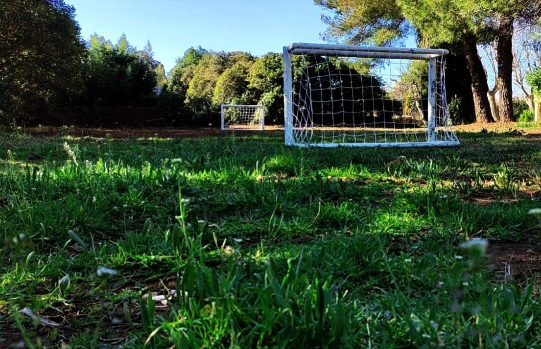 Offrez-Vous Un Sejour Dans Notre Gite A Entressen Une Grande Piscine Pour Se Rafraichir ,Un Espace De Jeux Pour Enfants Pour Des Heures De Divertissement Un Terrain De Petanque Pour Des Parties Endiablees Kültér fotó